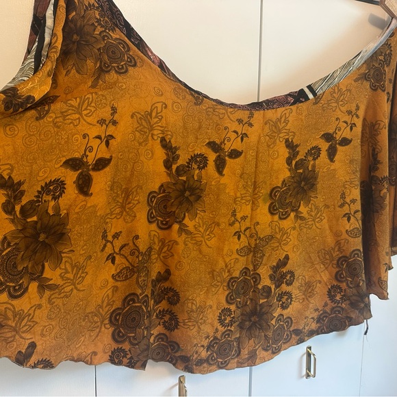 Elegant Gold and Black Midi Skirt - Picture 7 of 7